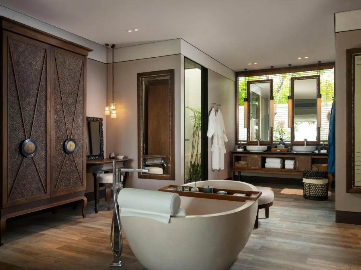 حمامات فخمة في فندق جميرا بالي