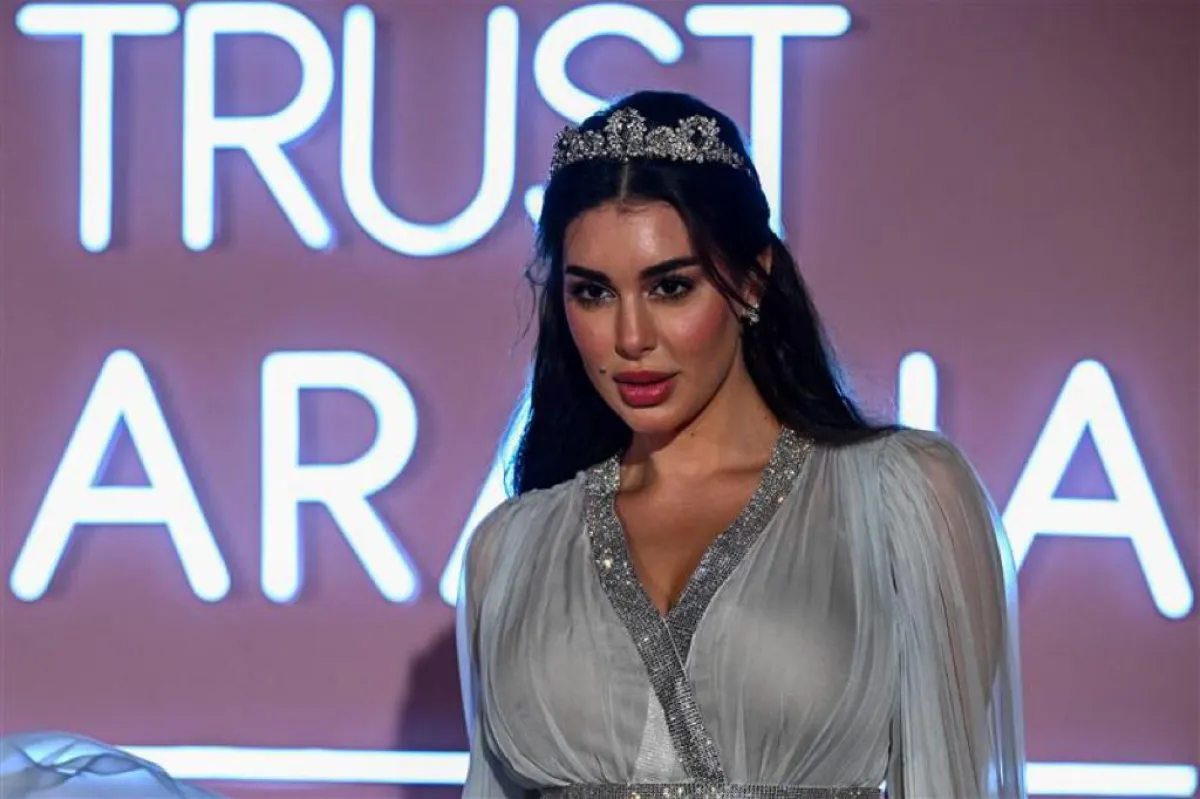 Yasmin Sabri arrives to attend the Fashion Trust Arabia Awards, a part of year-round cultural events culminating the FIFA World Cup Qatar 2022 football tournament, at the national museum of Qatar in Doha on October 26, 2022.  Jewel SAMAD / AFPياسمين صبري بمجوهرات ملكية من الألماس الأبيض