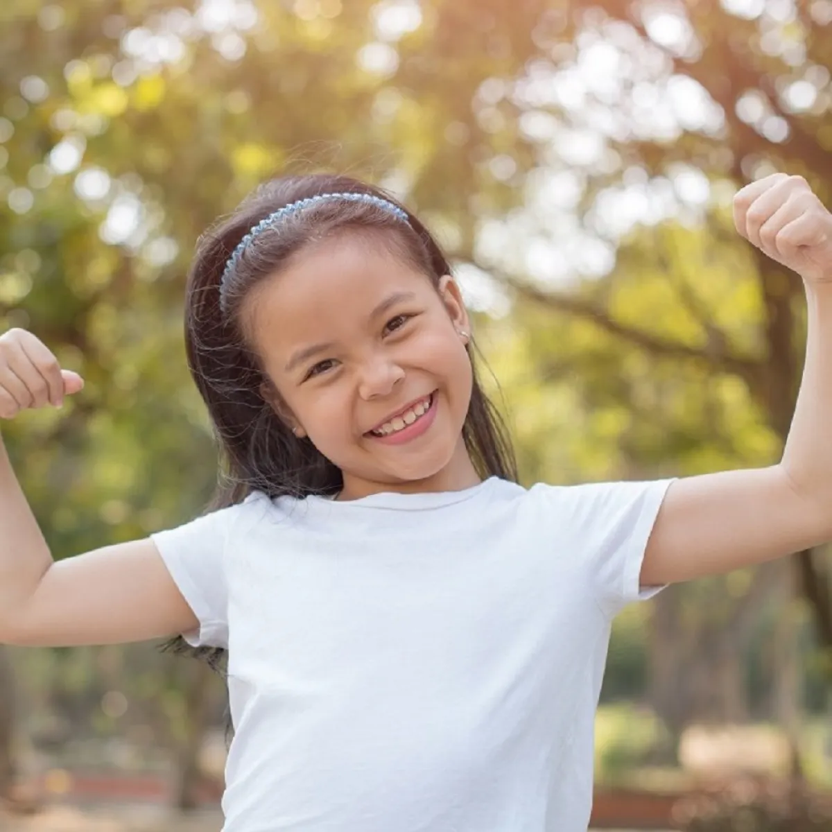 صورة لطفلة قوية