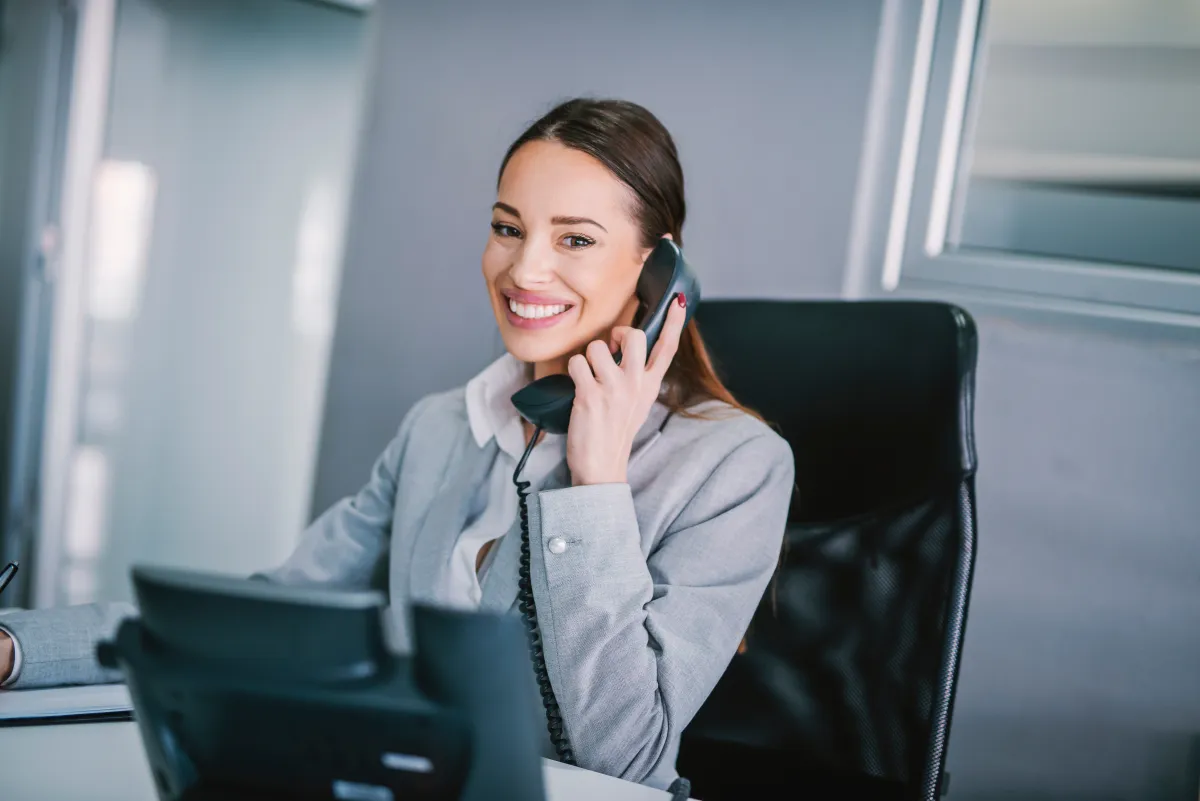 لا يجب أن يكون صوت متلقي المكالمة يدل على الاكتئاب، مهما كان الموقف