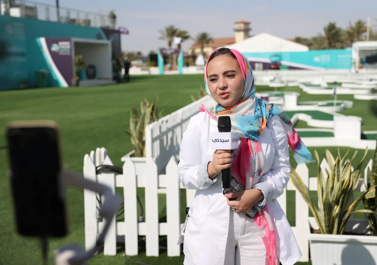 تظهر الصورة شخصية مرنان