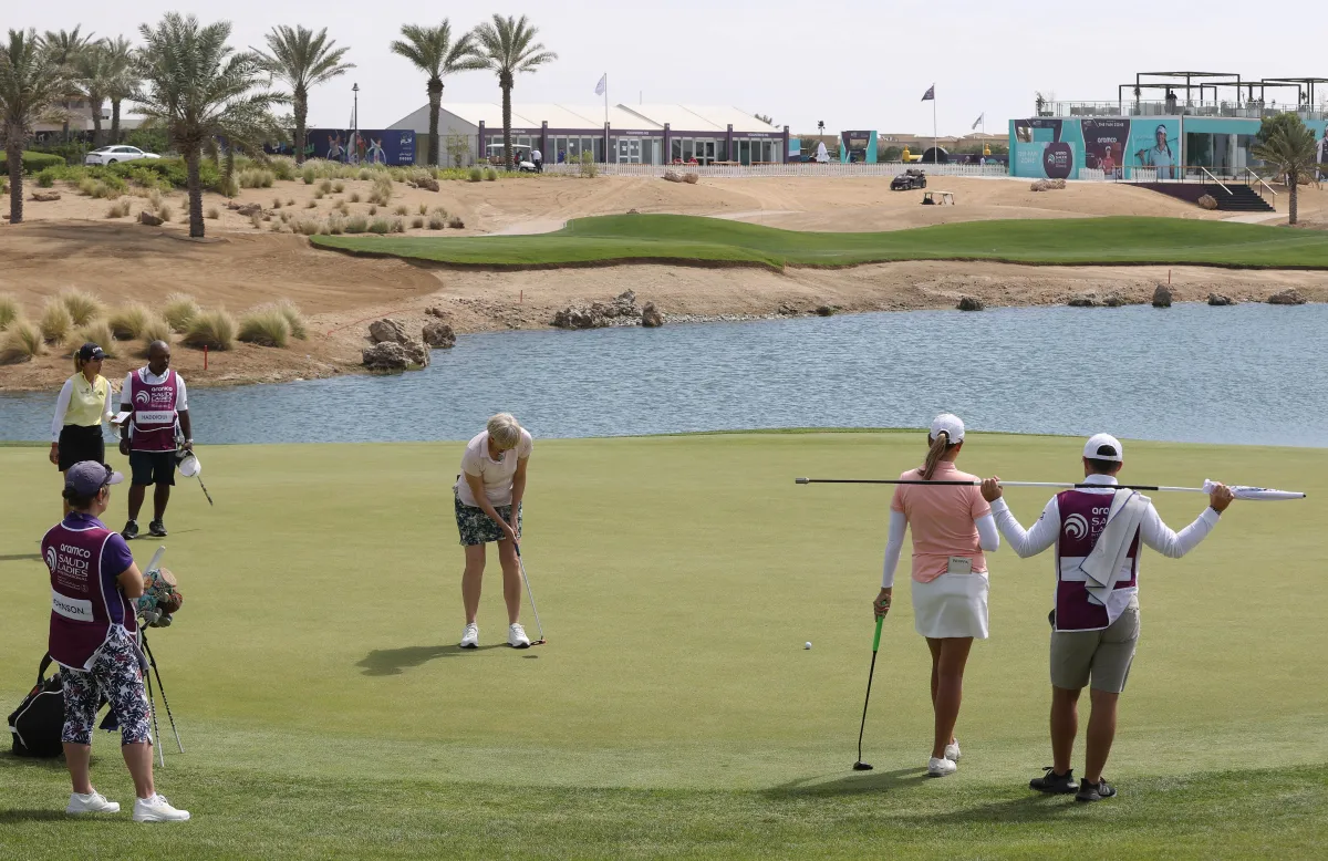 تظهر الصورة جانباً من البطولة 