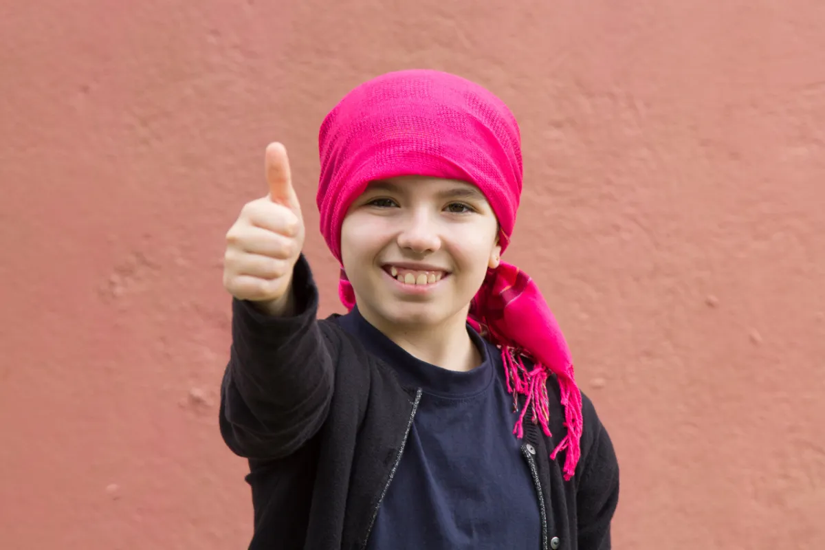 صورة طفلة تصارع السرطان