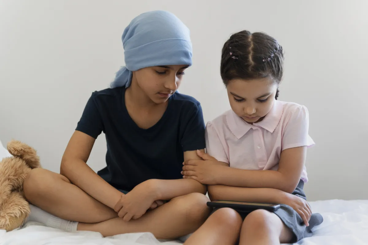 صورة لطفلين