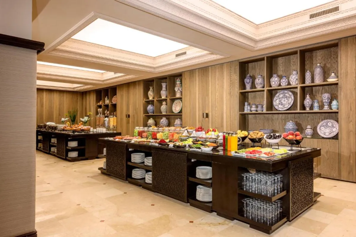 بوفيه مفتوح في فندق لا تور حسان بلاس