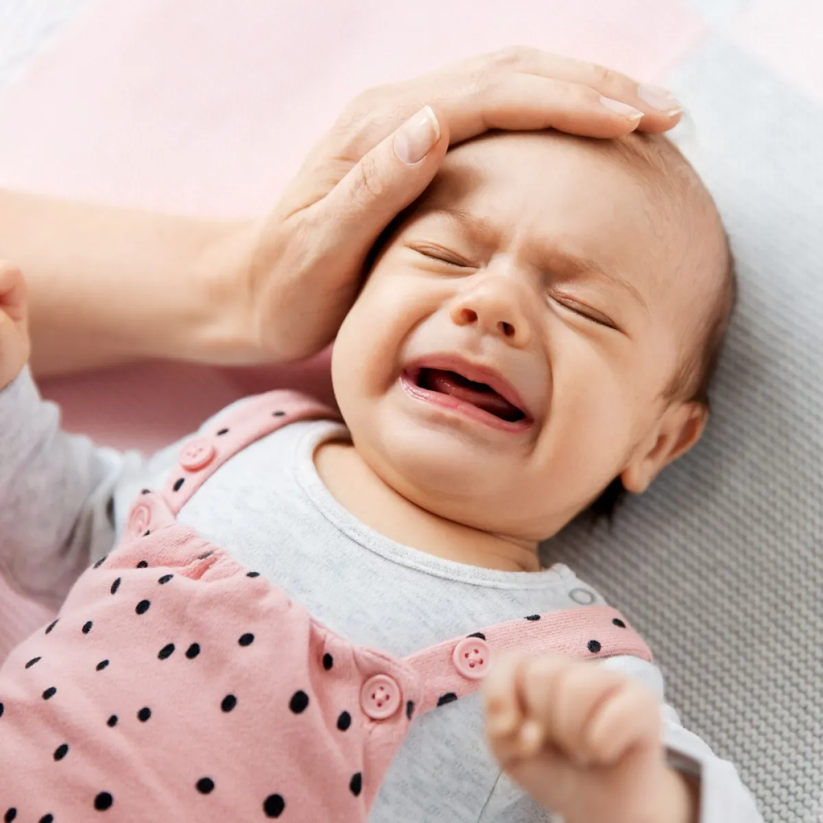 صورة لرضيع يبكي