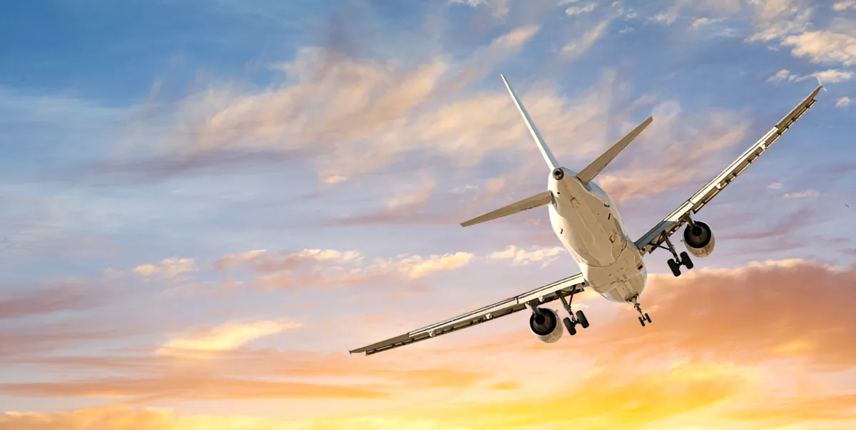 أشياء يمكن الاحتياج إليها في الرحلات الطويلة بالطائرة