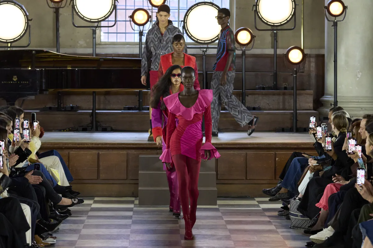  أسبوع لندن للموضة لخريف 2023