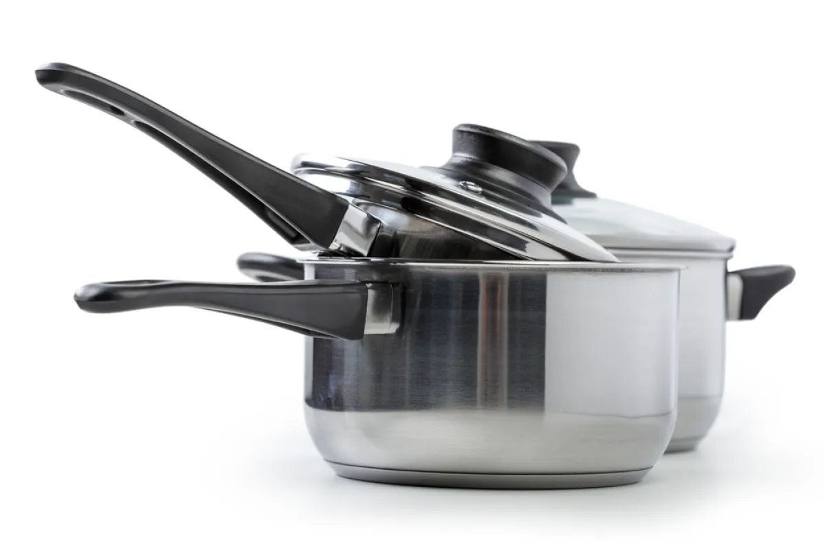 طرق نزع البقع الصدئة من الألمنيوم، تشتمل على الخل الأبيض وصودا الخبز