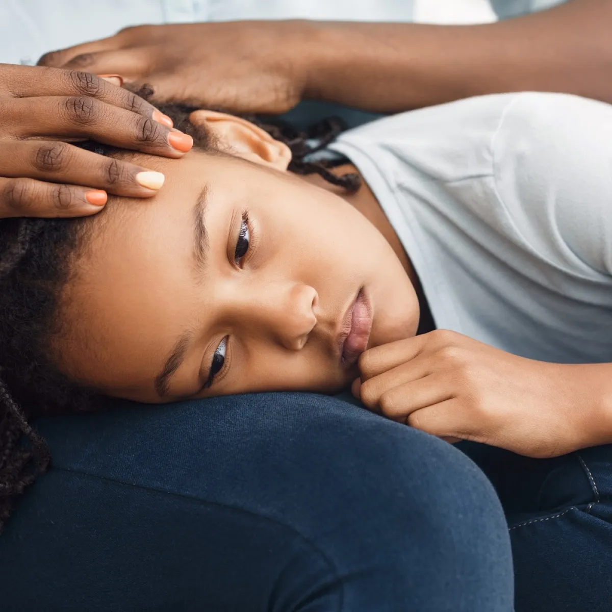 صورة لمراهقة تعاني الاكتئاب