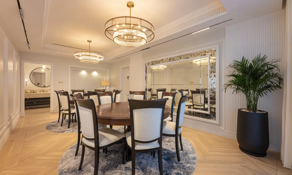 الطراز النيوكلاسيكي في غرفة الطعام