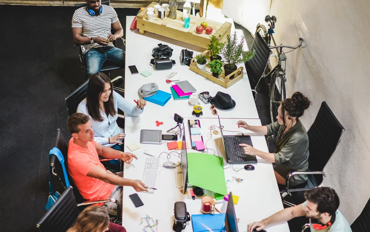  الانسجام بين أعضاء فريق العمل