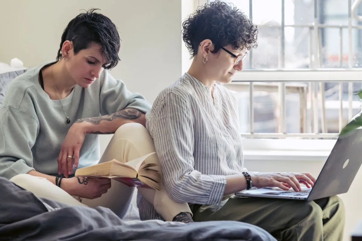 القراءة الرقمية والورقية 