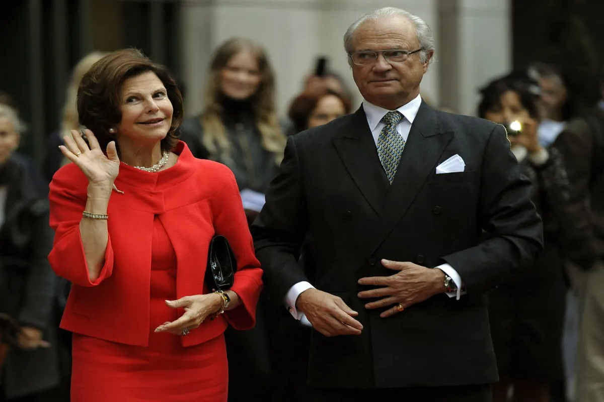 King Carl Gustav and Queen Silvia of Sweden at the Scandinavia House in New York October 20, 2011. AFP PHOTO / TIMOTHY A. CLARY