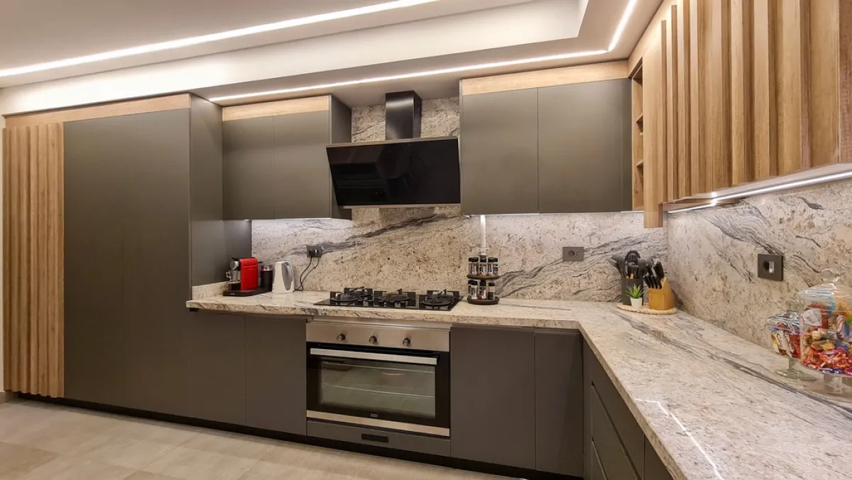 مادة "الكلادينج" المفضلة في حالة هاوية الطبخ، هي الكوارتز أو الجرانيت أو حتى السيراميك