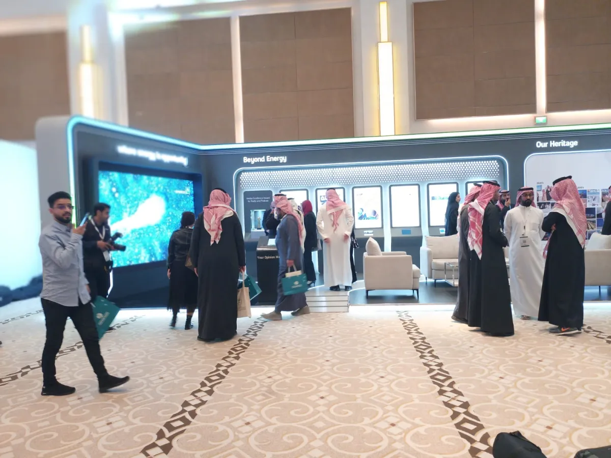 حضور كبير ضم شخصيات إعلامية معروفة وممثلين عن وسائل الاعلام العربية والعالمية