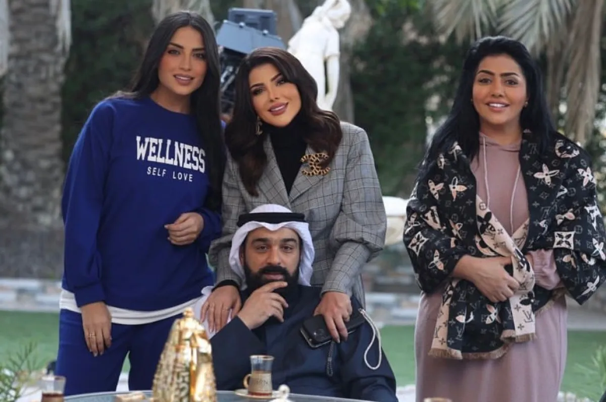 كواليس مسلسل " النون وما يعلمون " - صورة من المركز الإعلامي للفنانة إلهام الفضالة