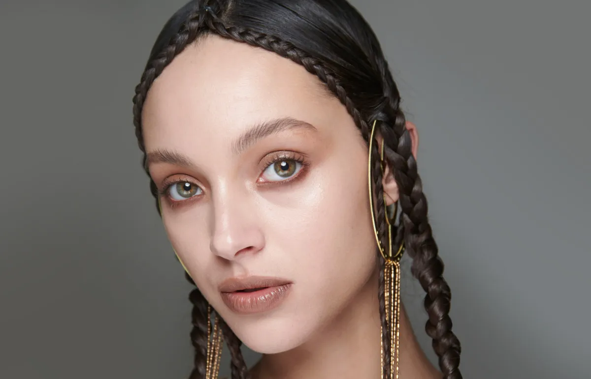 الظل اللامع في مكياج العيون Glossy Eyeshadow