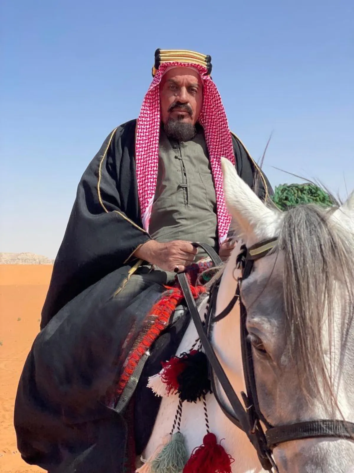 طاهربخش- وهو يجسد شخصية الراحل الملك عبدالعزيز- الصورة خاصة من  الفنان