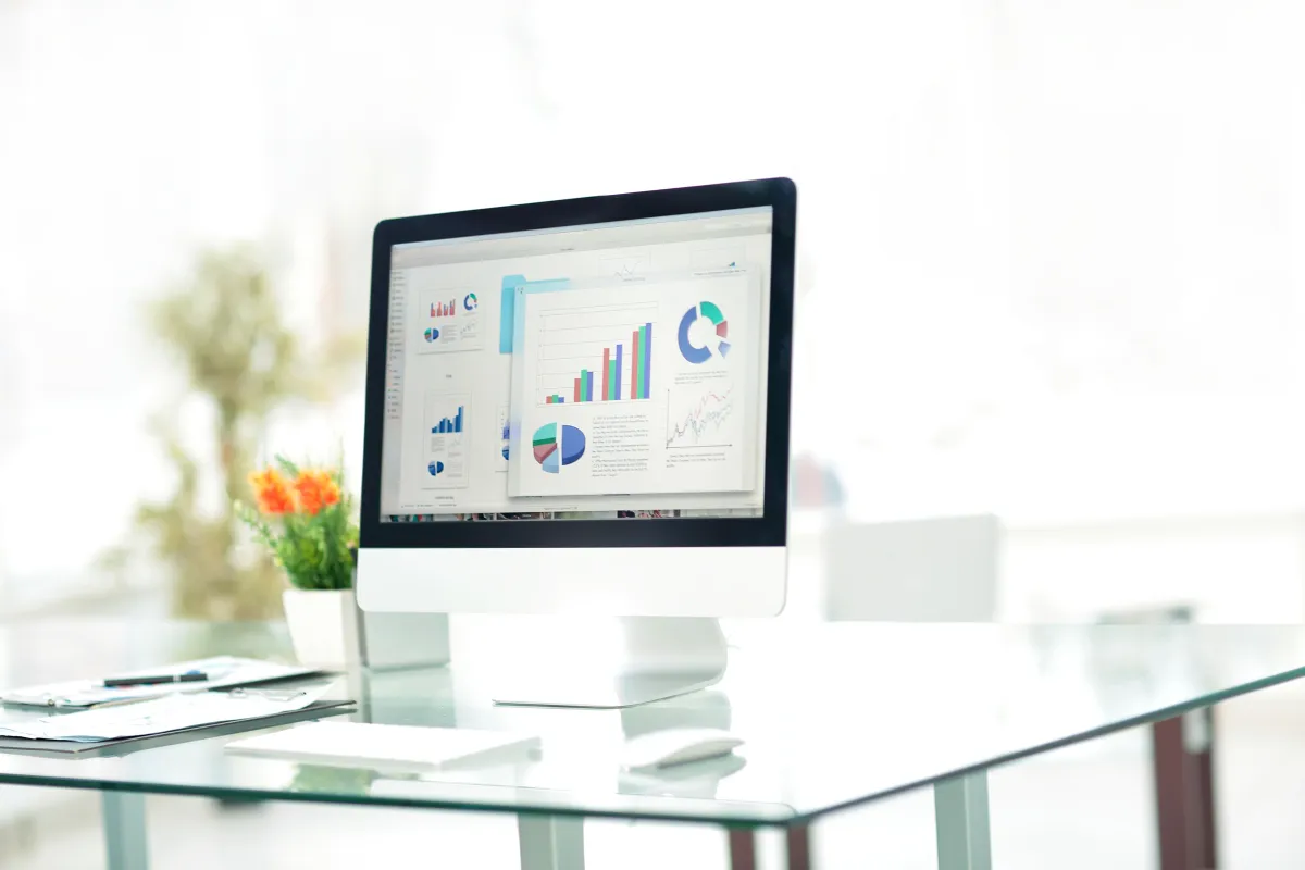 طريقة تنظيف الطاولة الزجاج المبقعة