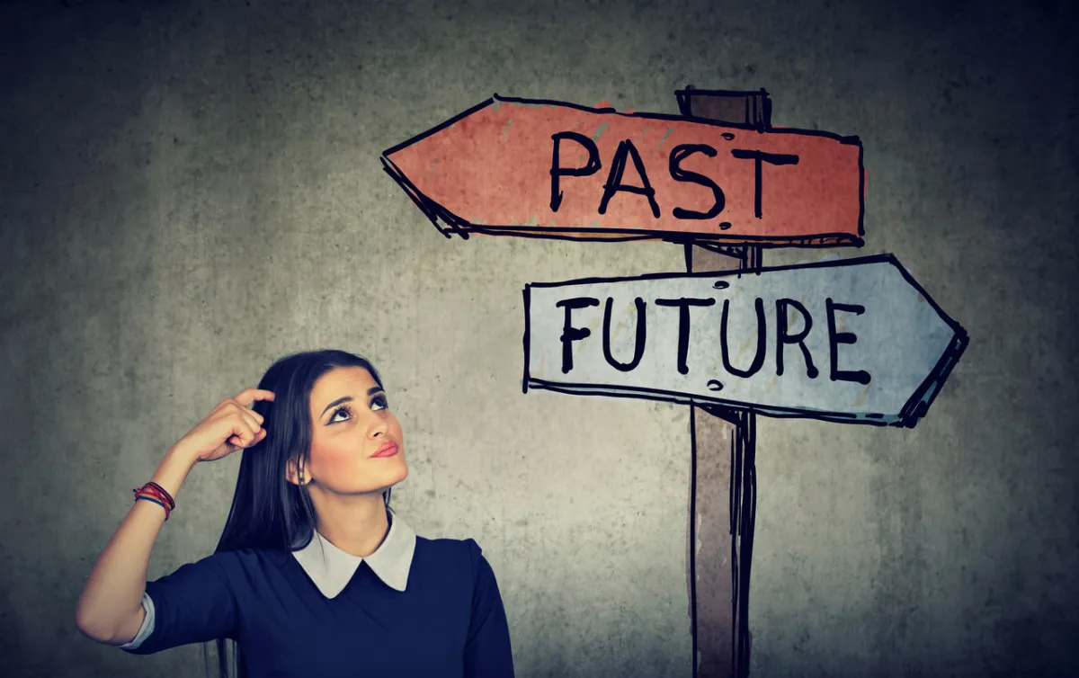 صورة لفتاة تختار المستقبل