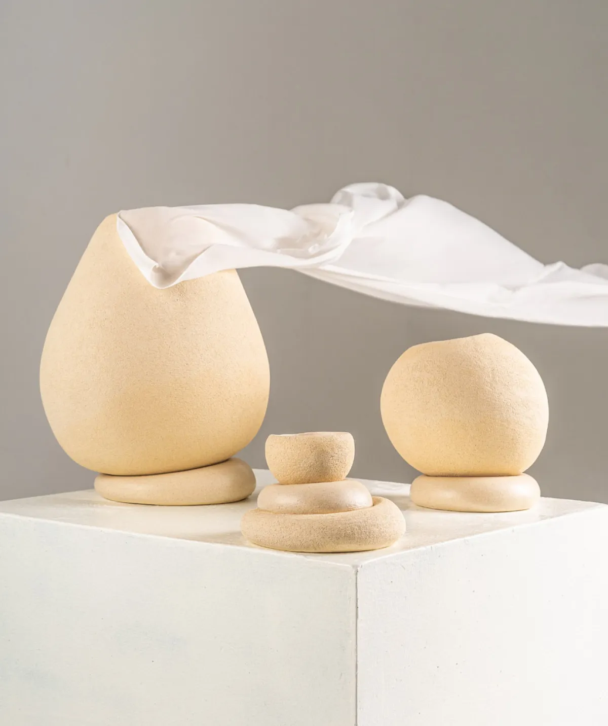 النماذج في الصورة من أعمال الفنانة ميترا موسر 