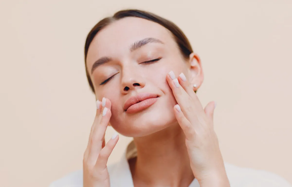 يوغا الوجه .. هل تغني عن عمليات التجميل؟ Face Yoga