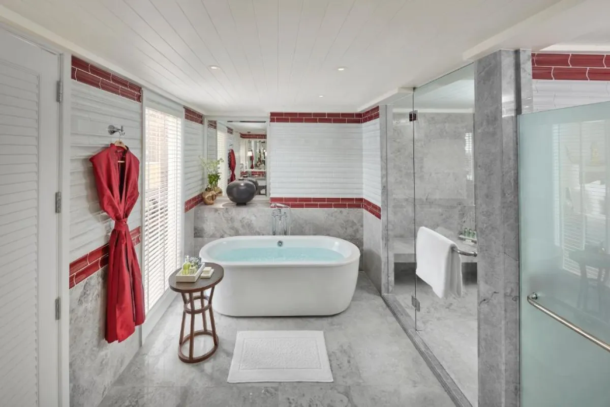 حمامات فخمة في غرف فندق ماندارين أوريانتال بانكوك