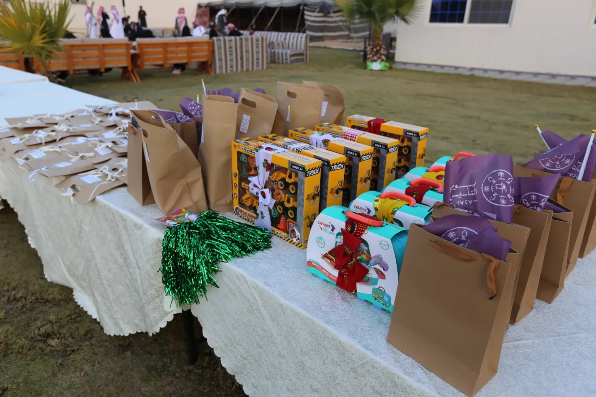 قدمت الهدايا للأطفال