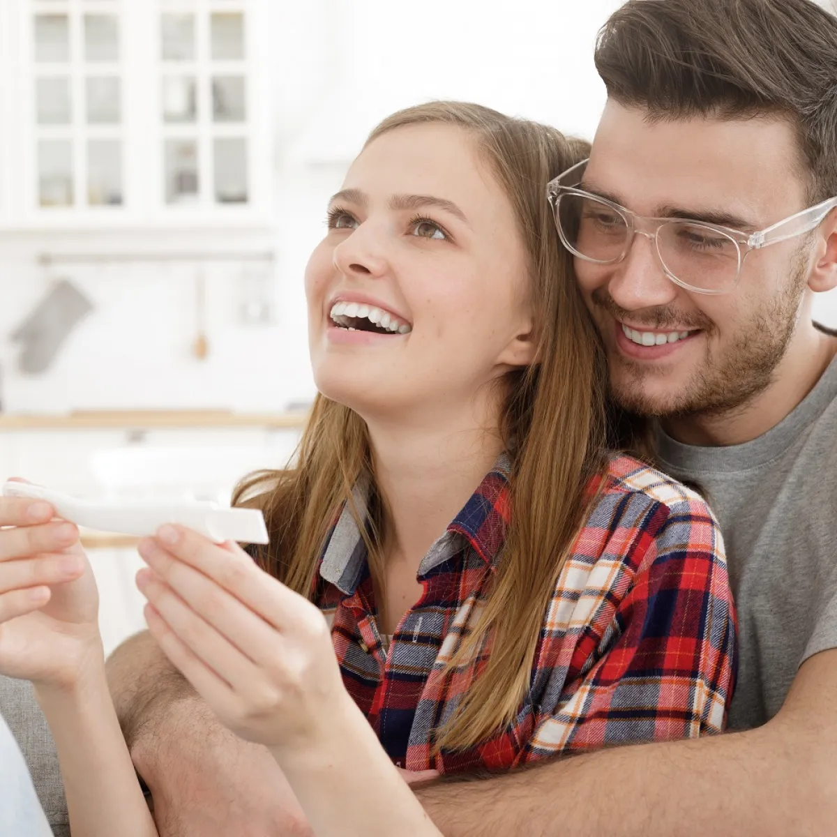 صورة لزوجين فرحين