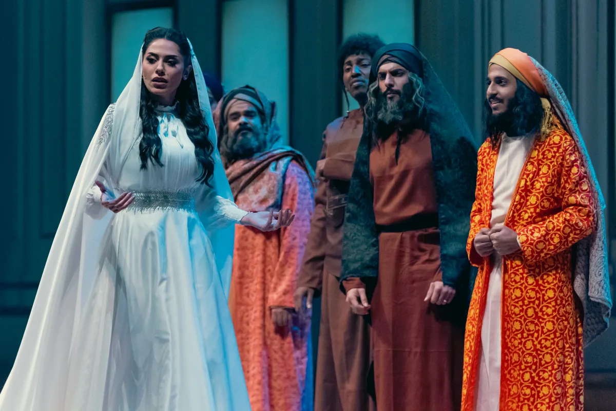 الهام علي في لقطة من عرض مسرحية معلقاتنا امتداد أمجاد