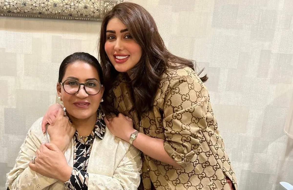 هنادي الكندري برفقة سعاد عبد الله - صورة من صفحتها على انستغرام