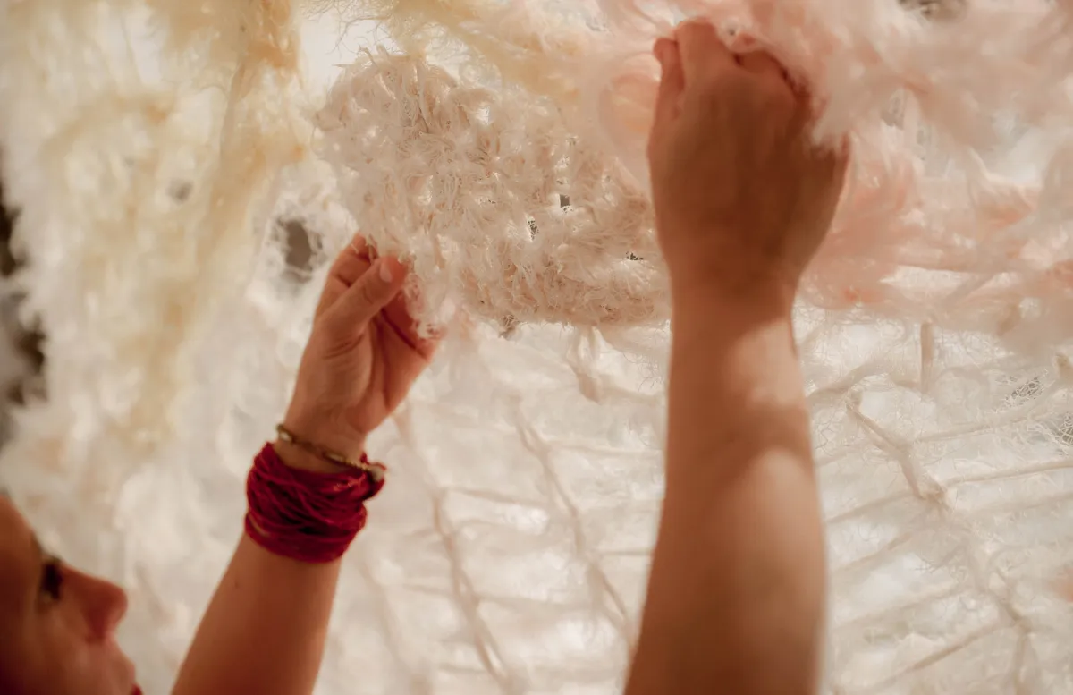 تحوّل الأفعال وردود الفعل إلى سلسلة من الموجات والحركات