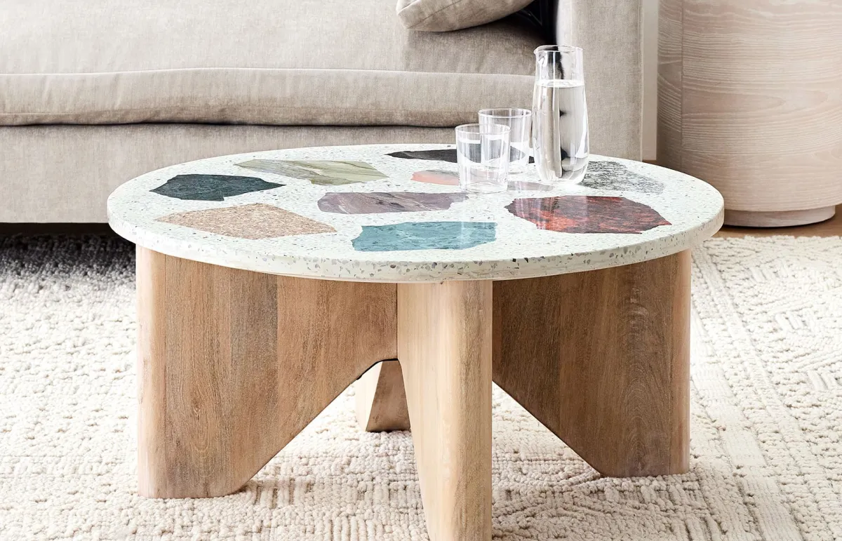 طاولة ذات سطح مشغول من «التيرازو»  