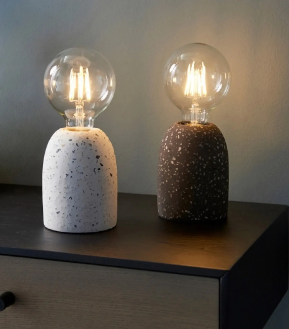 زوجان من الإنارة 