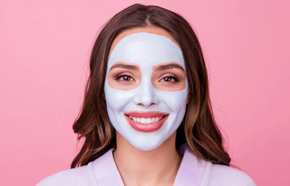 خلطات طبيعية لشد البشرة