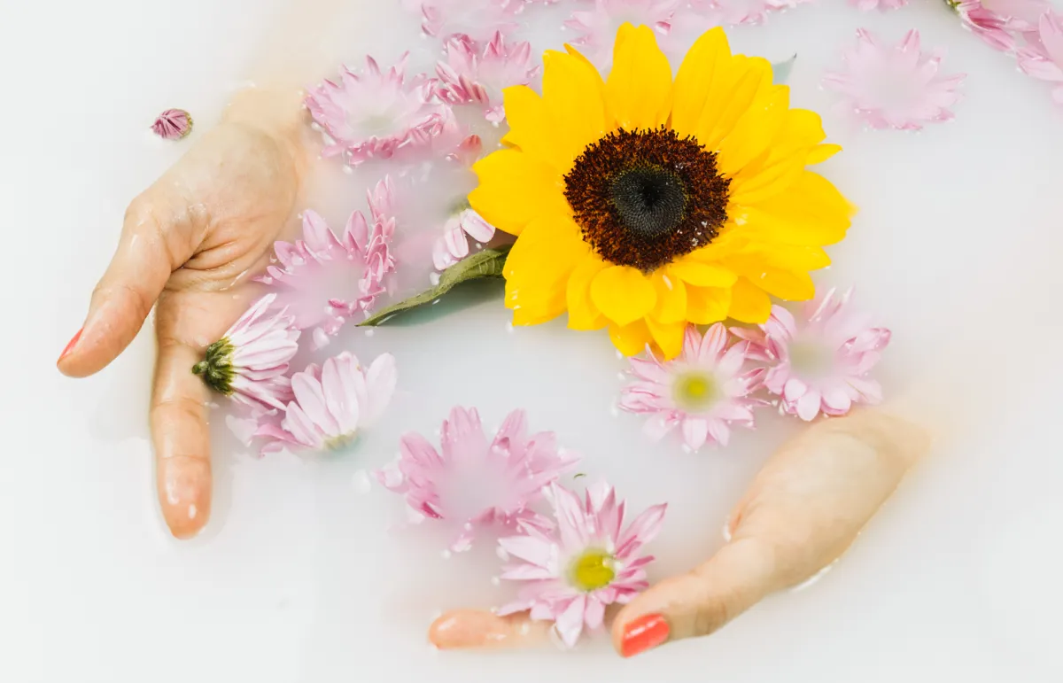 طريقة عمل حمام الحليب والعسل للبشرة