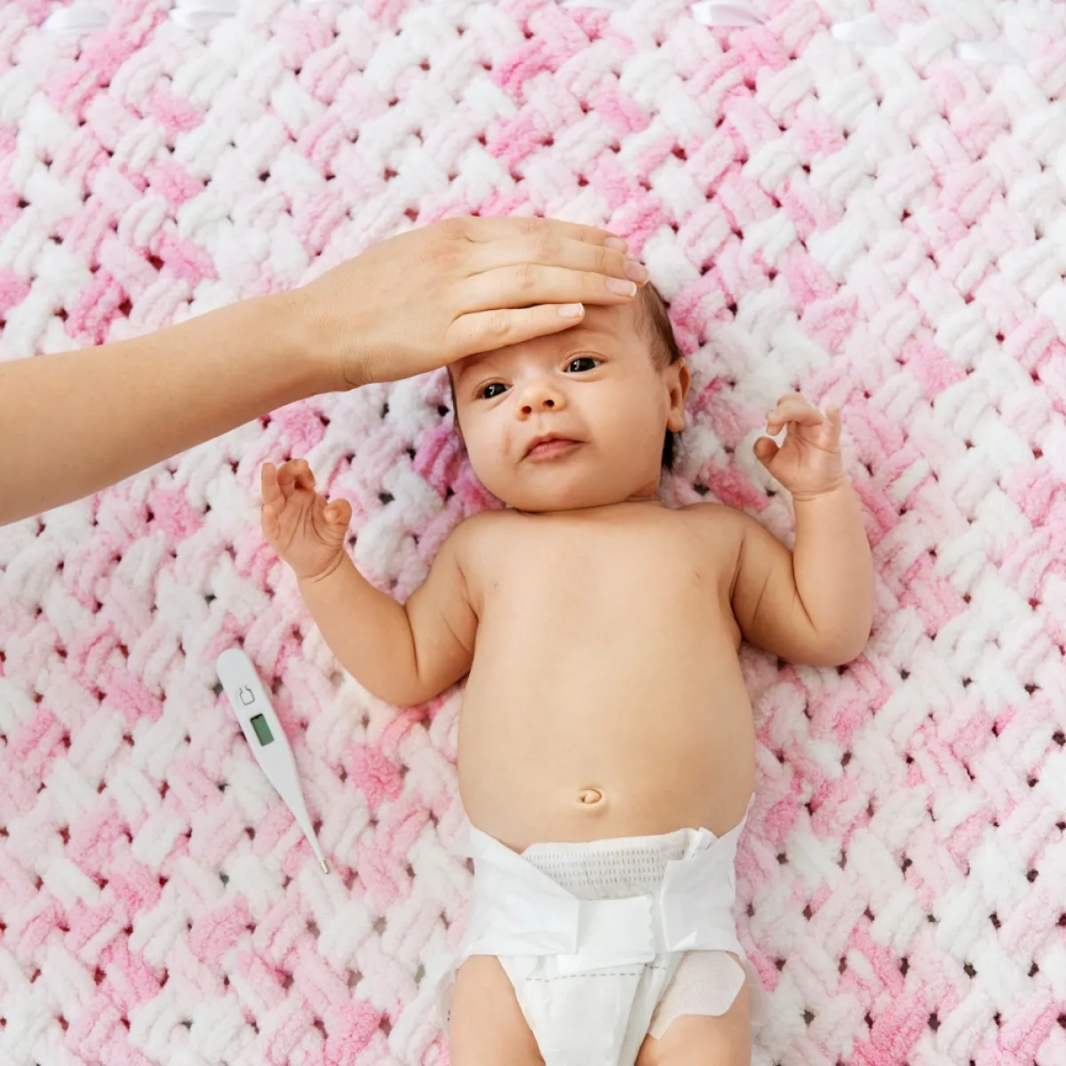 صورة لطفل يشكو من الحمى