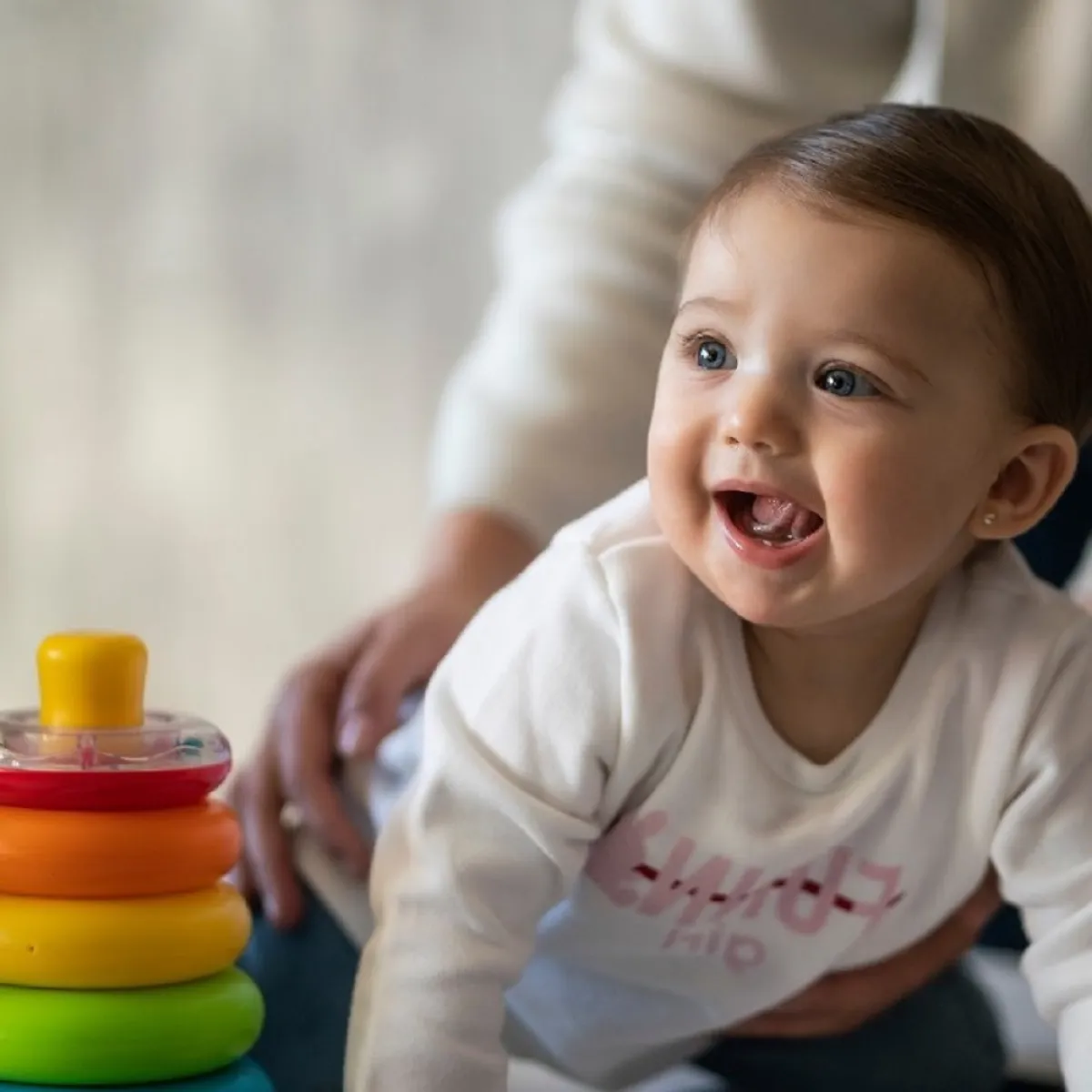 صورة لطفل يزحف