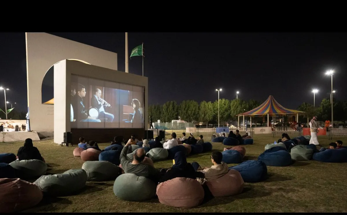 سينما الشارع على كورنيش القطيف تعرض 5 أفلام لزوار مهرجان الكتّاب والقُراء