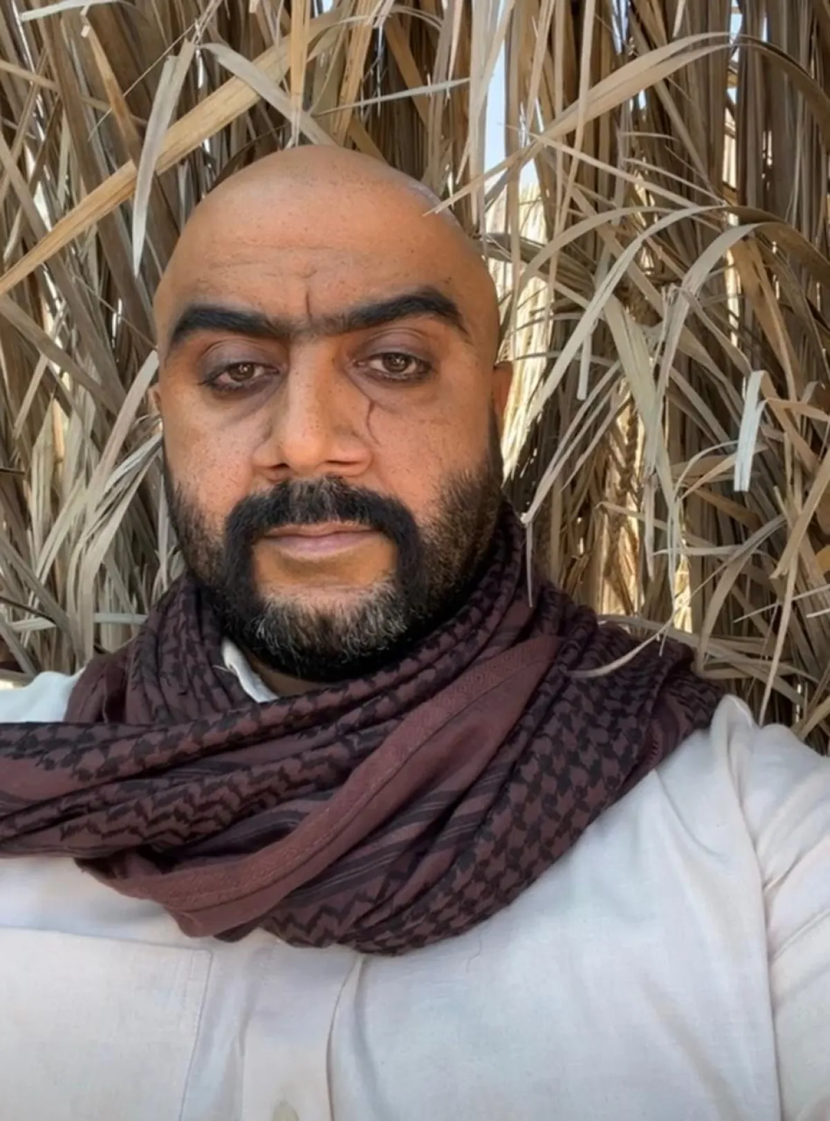 محمد الحوسني  وهو يجسد دورة في جذوع