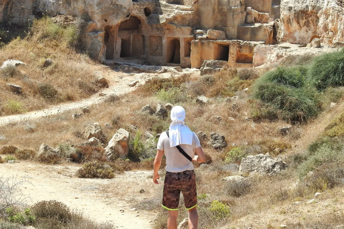 مقبرة أثرية قديمة