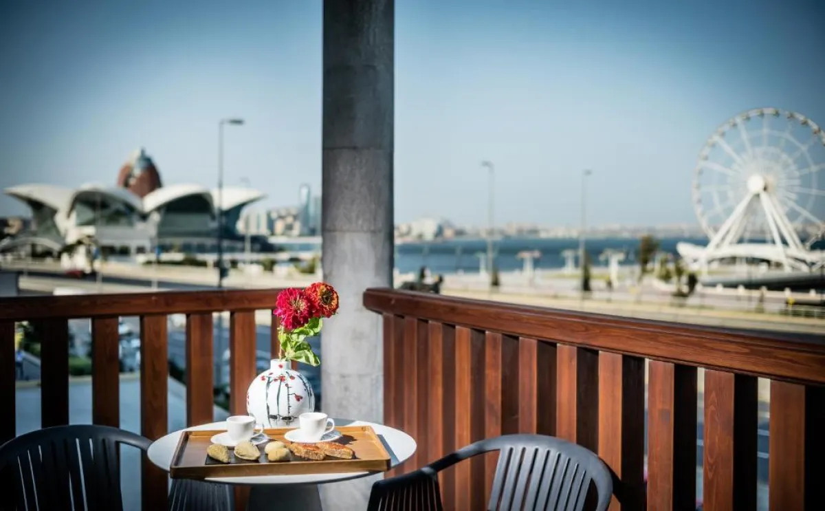 إطلالات جذابة من غرف فندق شيراتون باكو