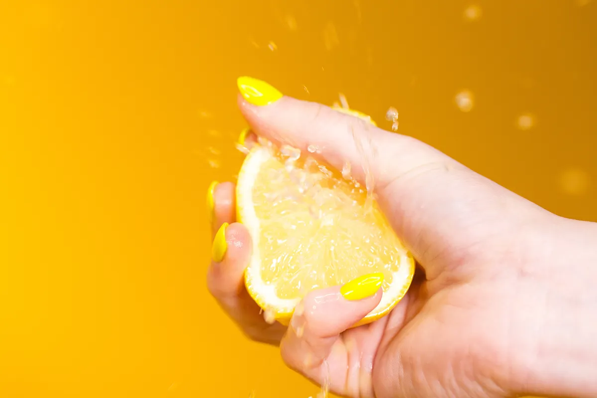 استخدامات لا حصر لها لليمون في تنظيف المنزل