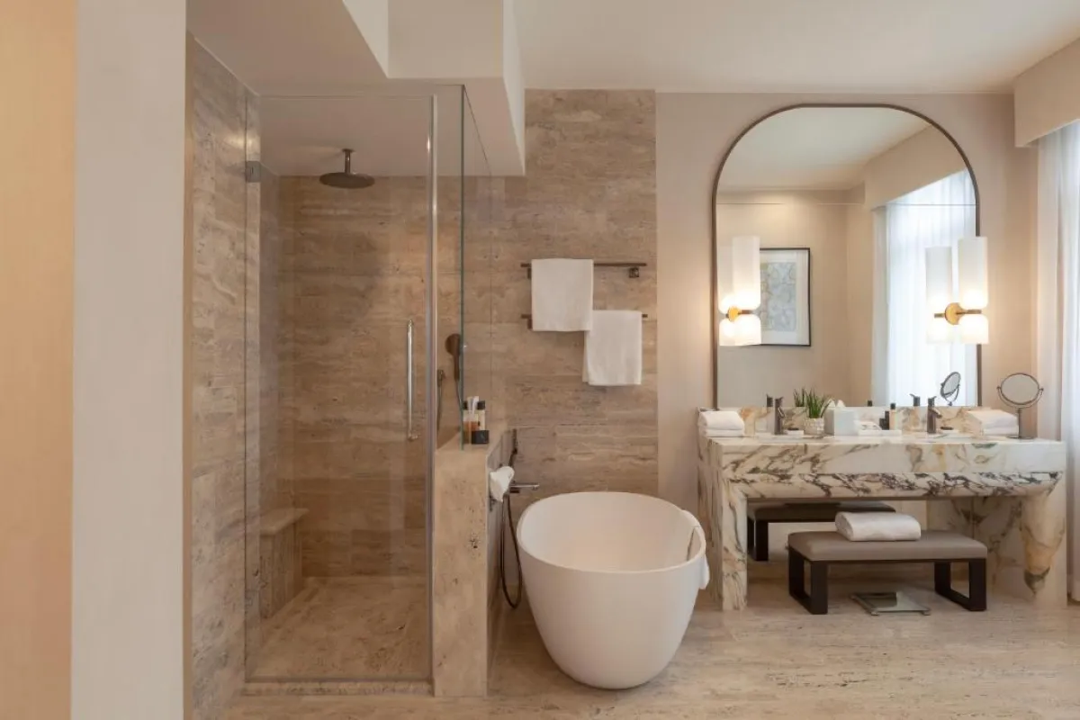 حمامات فخمة في غرف فندق بارك حياة ميلانو