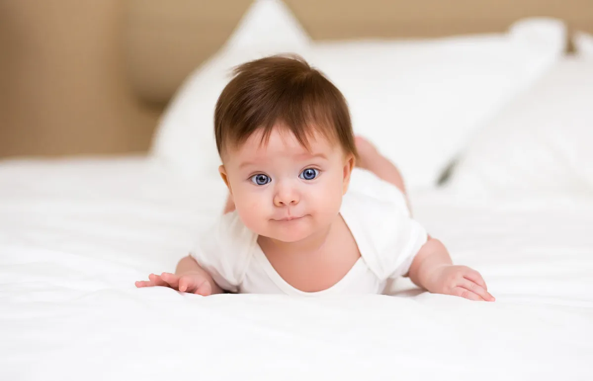 كيف تساعدين رضيعك على رفع رأسه بنفسه؟