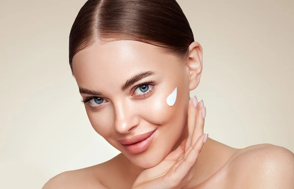 ما هو أفضل مرطب للوجه الدهني؟ والمعايير التي يجب البحث عنها؟