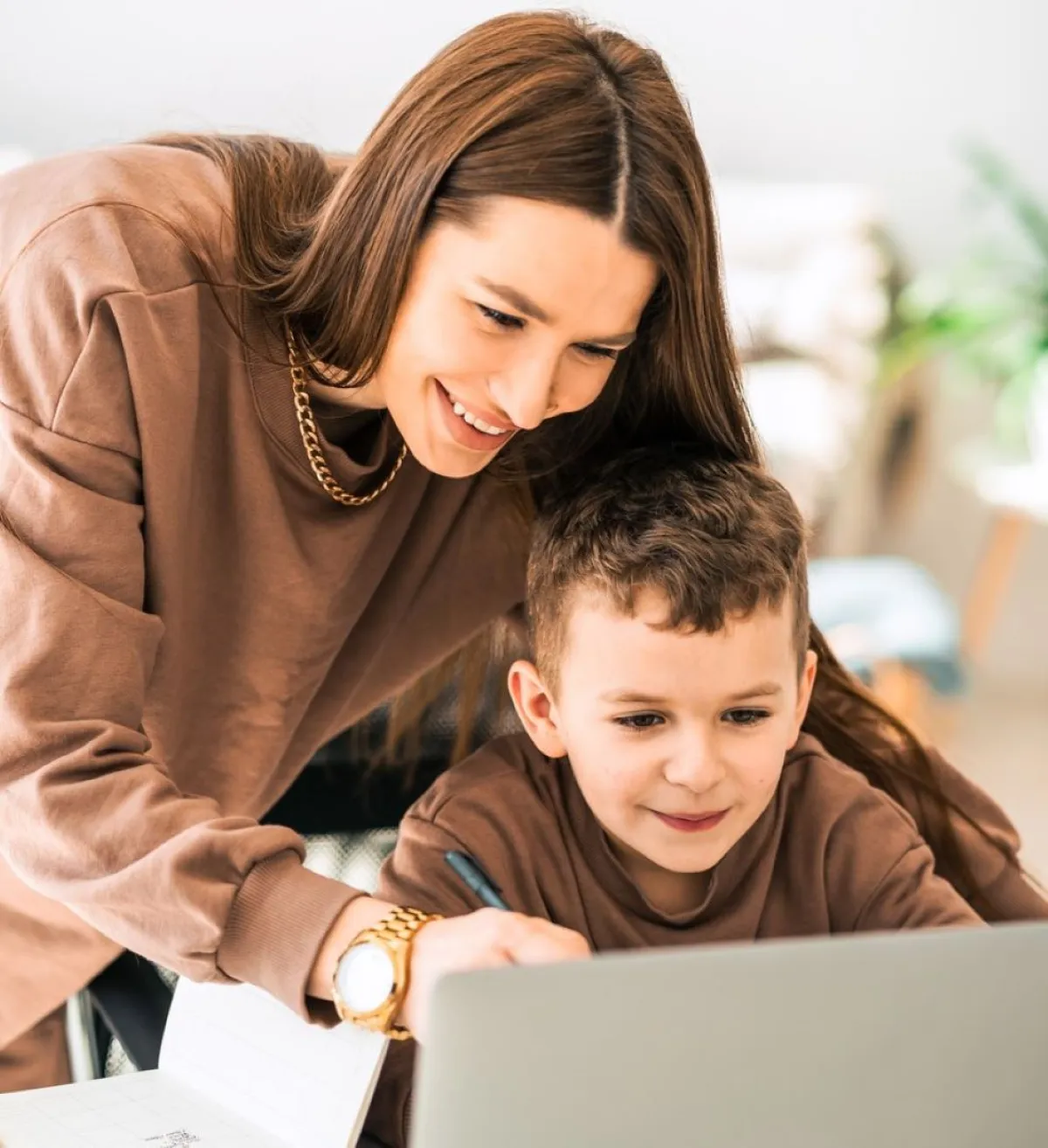 صورة لأم مع طفلها