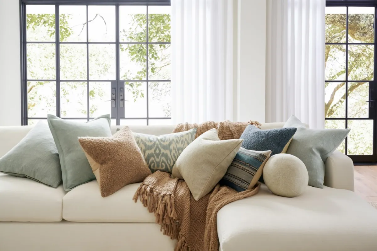 نموذج عن الكنب في مجلس النساء