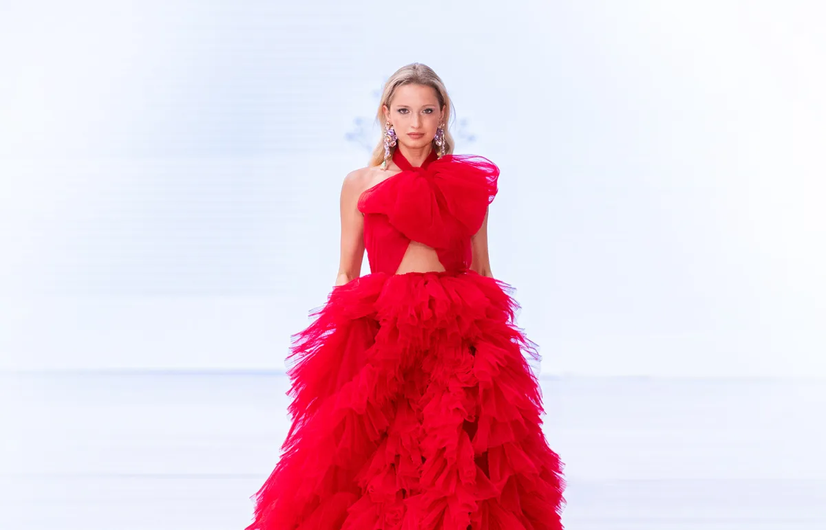 فساتين الزفاف بلمسات الأحمر  من إنترناشيونال كوتور International Couture